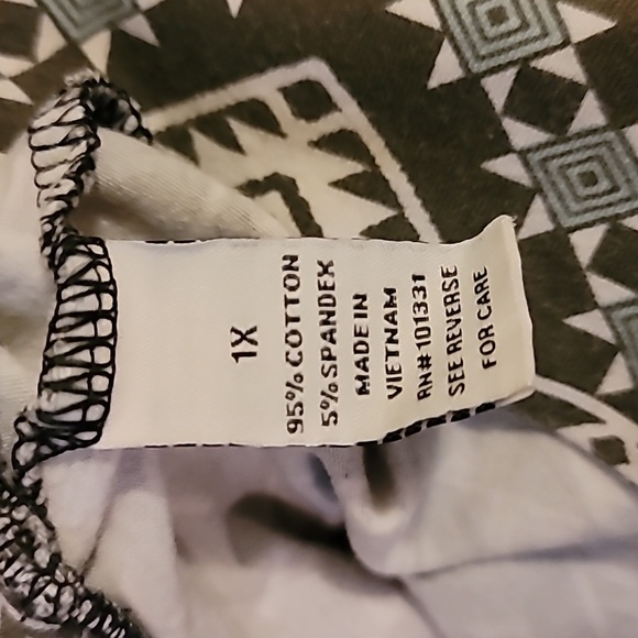 Geometric Patterned  mini Skirt - Forest green and White - Picture 4 of 4